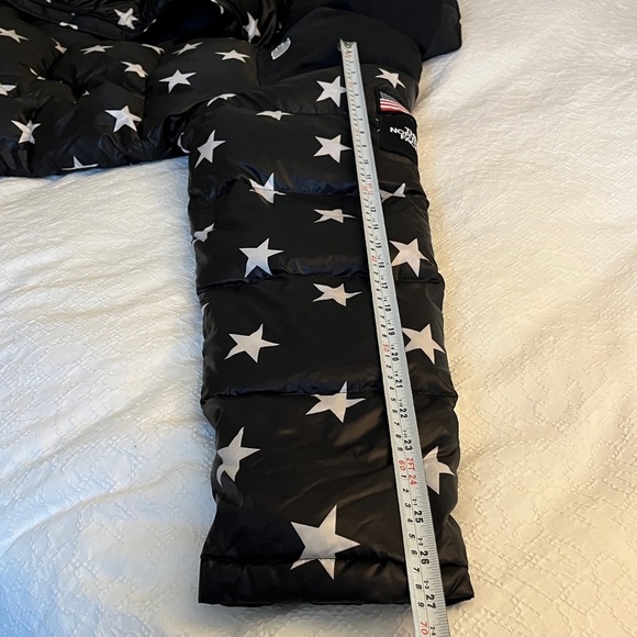The North Face
International Collection
Nuptse Jacket Black & White Stars Size L - Picture 17 of 17